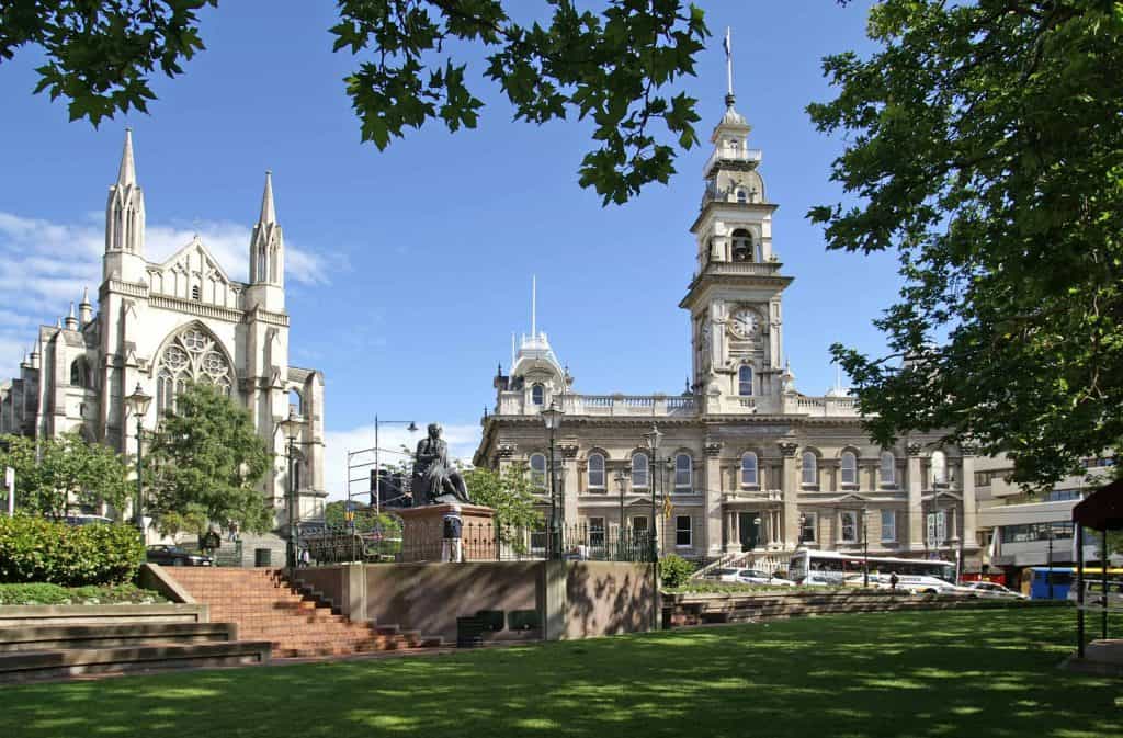 Dunedin-Octagon-St-Pauls-Cathedral-und-Town-Hall